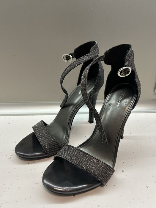 Елегантни обувки на ток