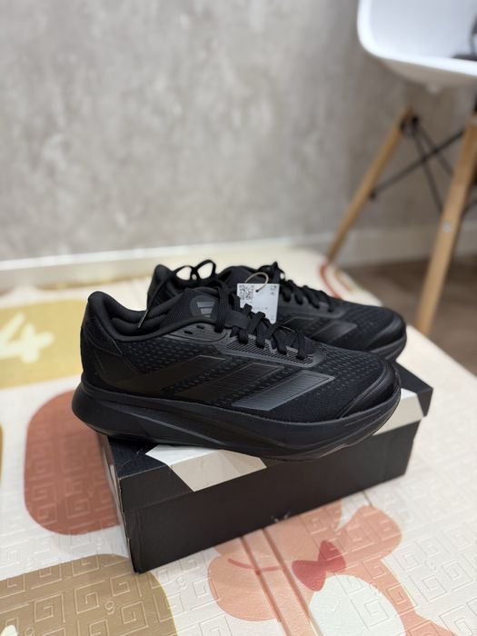 Продам кроссовки Адидас новые