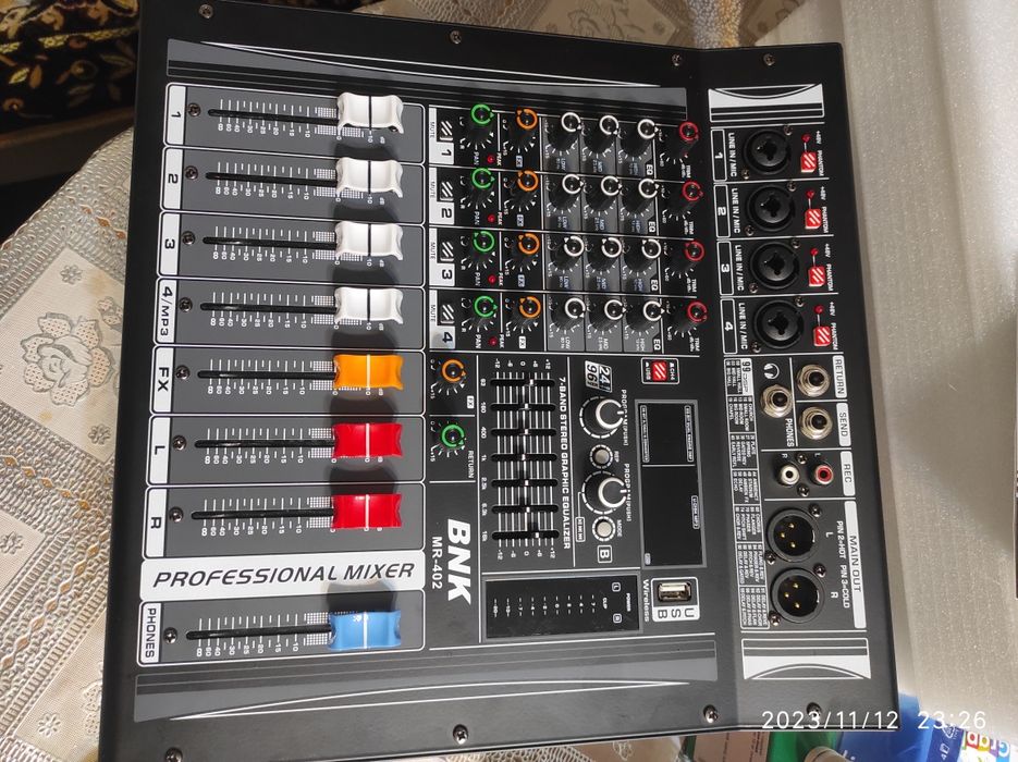 Микшер BNK 4х канальный активный с усилителем 2*450ватт