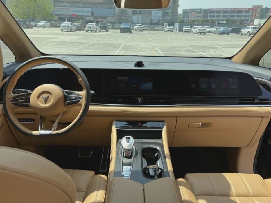 Voyah Dream новый Комфортный минивен для поездок и туров по Узбекистан