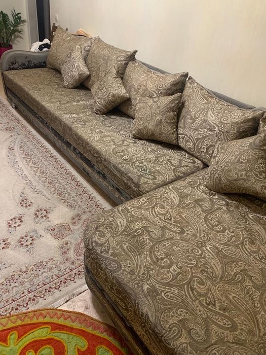 Диван длинный б/у