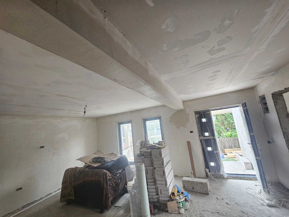 Servicii de construcții oferite de doi studenți harnici și serioș