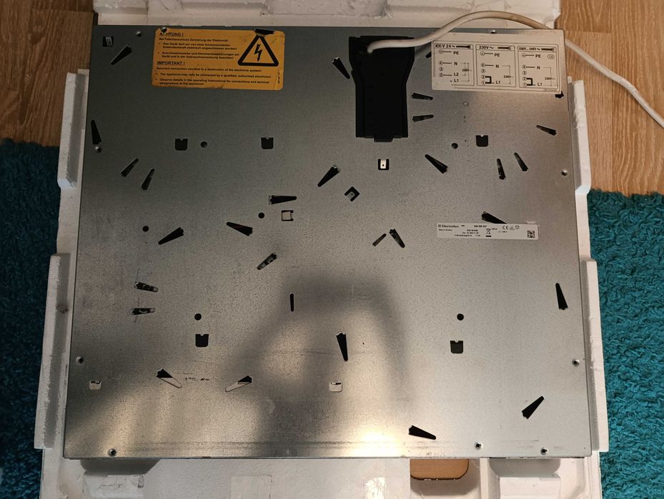 Продавам стъклокерамичен плот Electrolux EHS 60160X