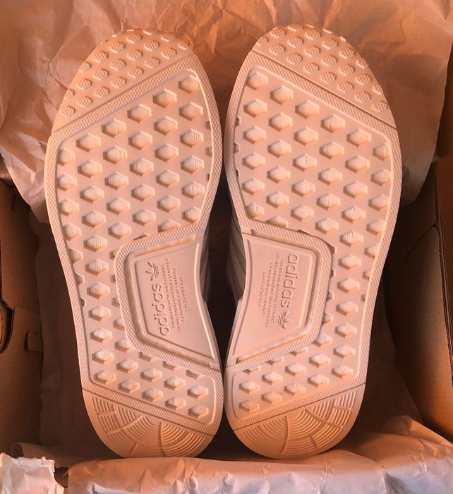 Adidas NMD_R1 - ОРИГИНАЛНИ дамски маратонки 38,5/24,5см