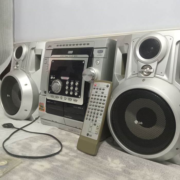 Muzikalniy sentrlar sotiladi.