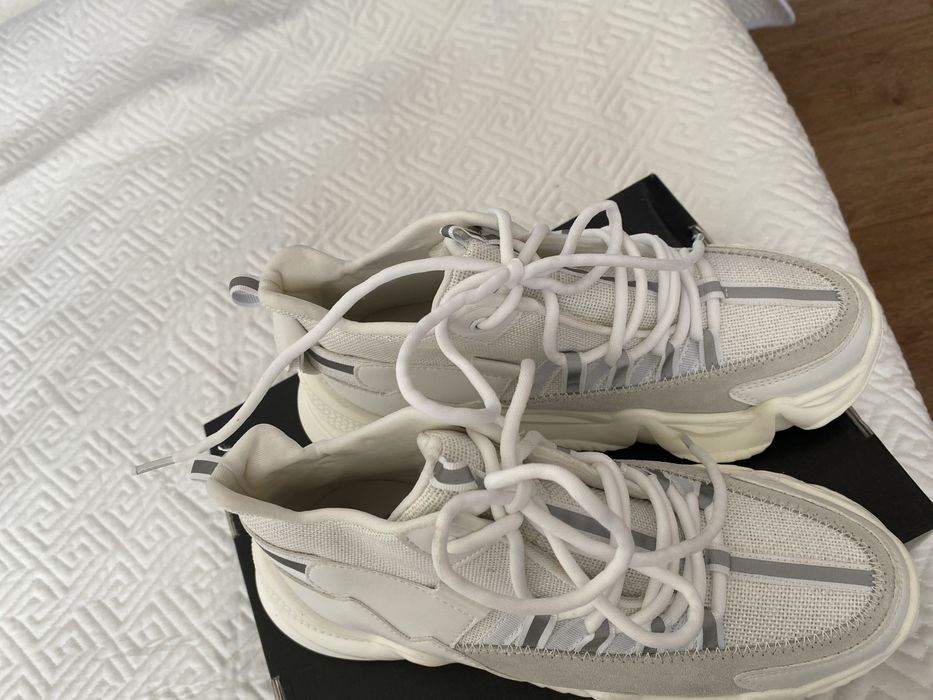 Кроссовки женские