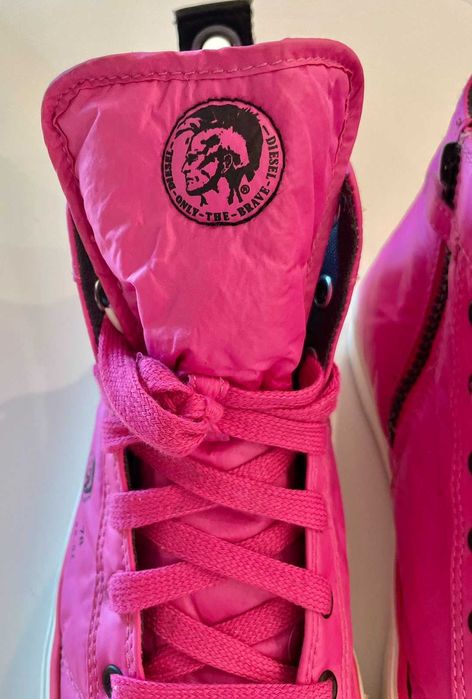 Намалени Diesel, оригинални спортни обувки с лого, размер 39.