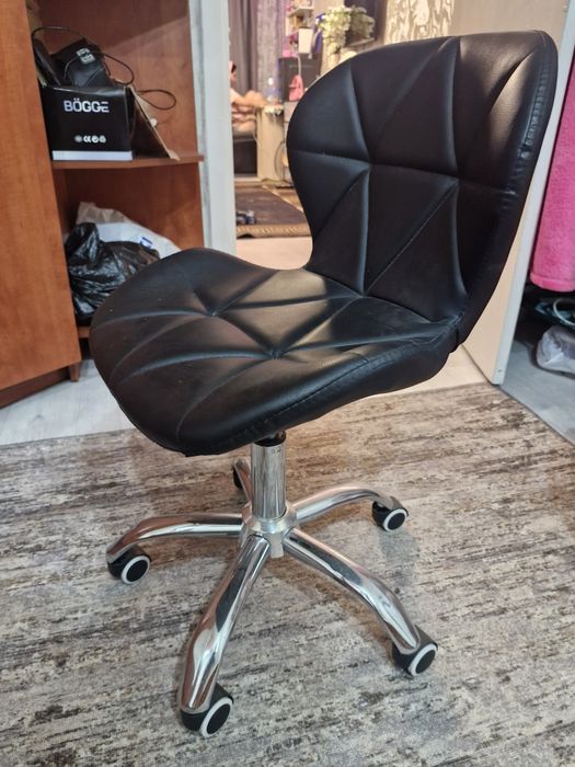 Продам стул офисный