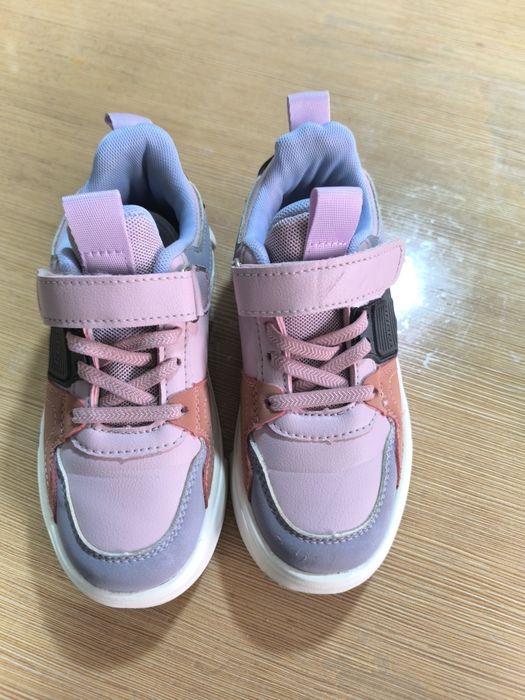 Продам детскую обувь