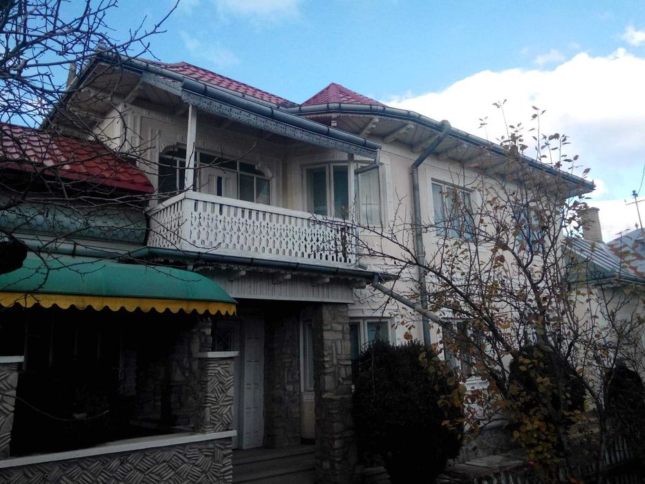 Vând casă cu etaj și teren Vânători Neamț langa Târgu Neamt