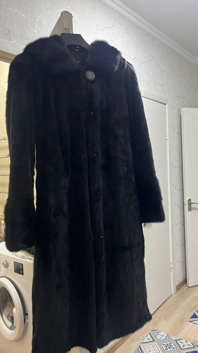 Норка шуба сатылады.