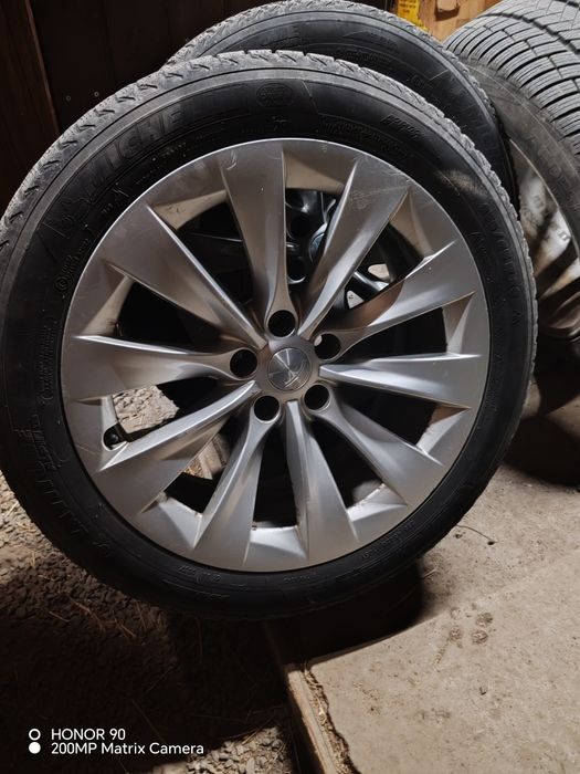 Set Jante Tesla 20" cu anvelope de iarna