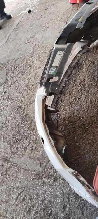 Продавам предна броня за Шкода Октавия  3 скаут