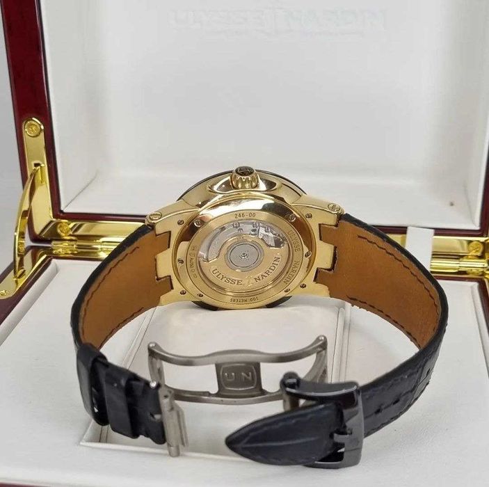 Часы наручные 
Ulysse Nardin Executive Dual Time