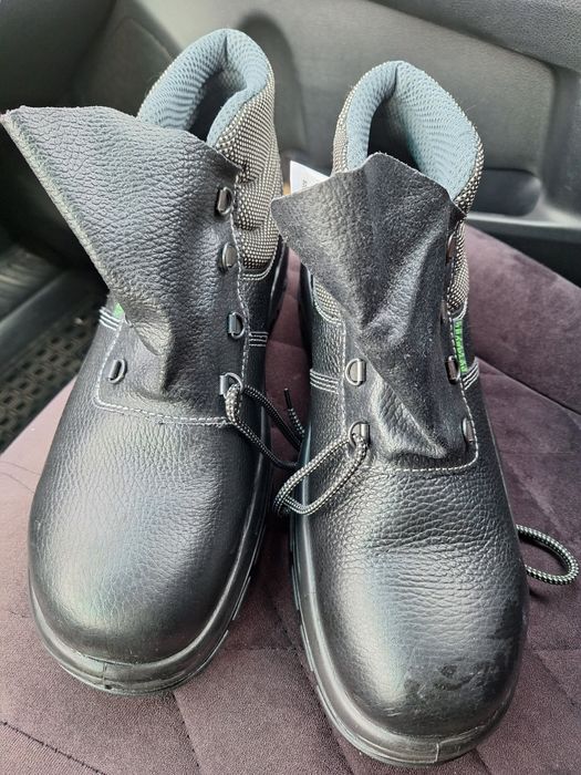 Продаю ботинки новый