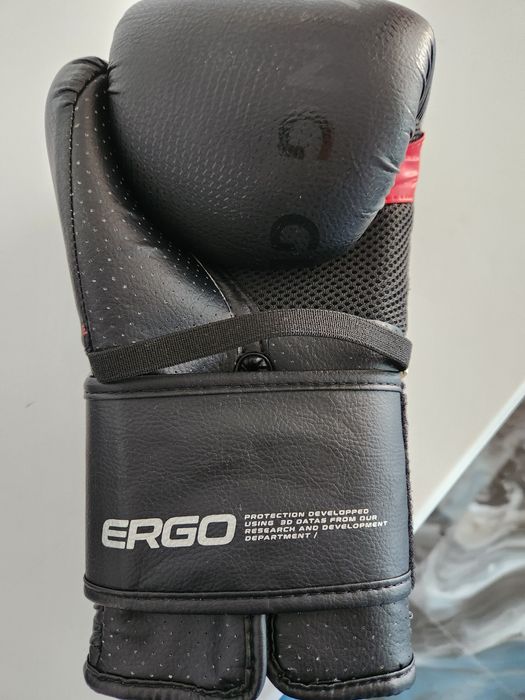 De vanzare mănuși de box