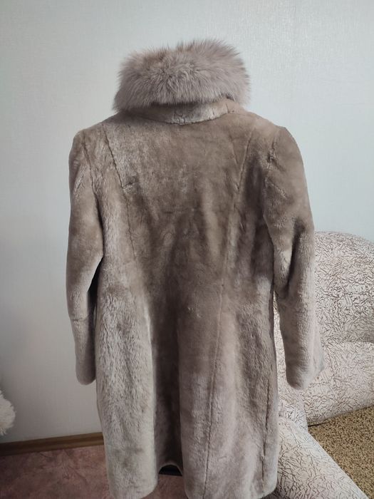 Шуба мутоновая с песцом 46рр