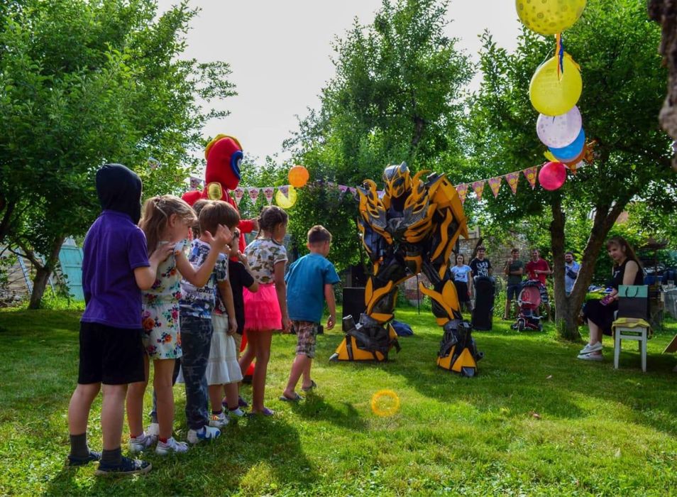 Аниматоры Алматы Роботы трансформеры Оптимус прайм и Бамблби