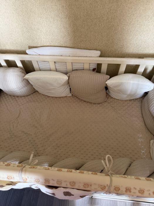 Бортики  Амели в детскую кроватку.