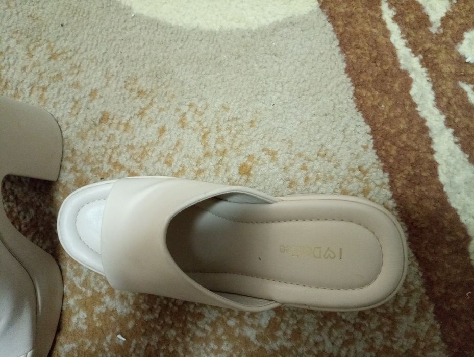 Saboți.piele artificială.marimea 36.culoare bej