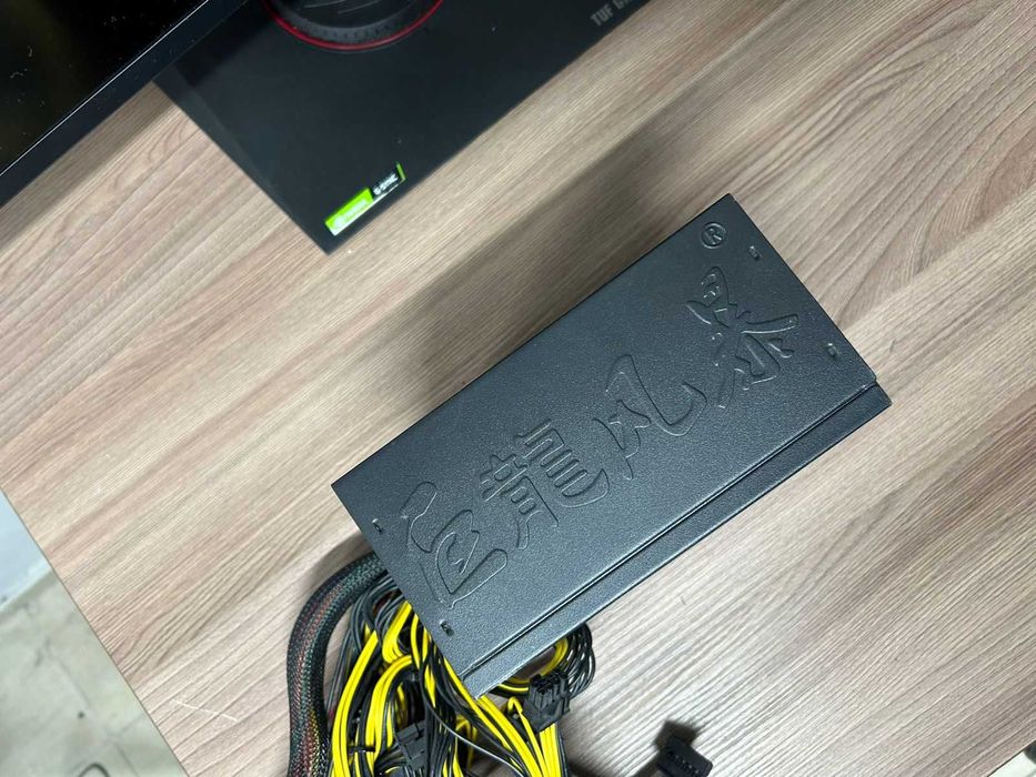 Блок питания для стационарного компьютера 1000W