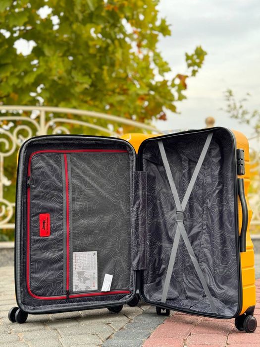 Фирменные чемодан Jeep