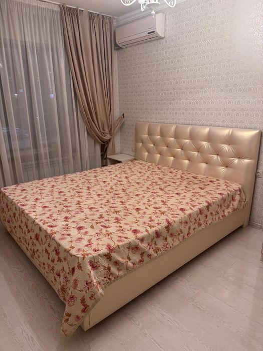 Двуспальная кровать