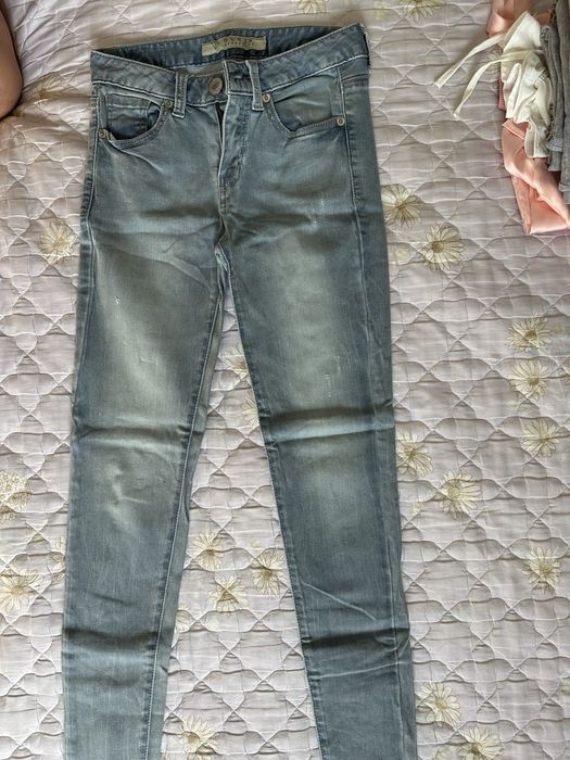 Женские джинсы Guess