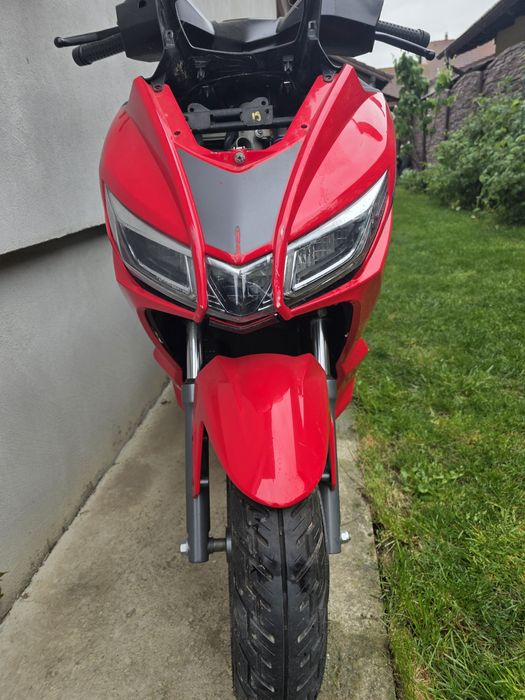 Vând Aprilia SXR 50
