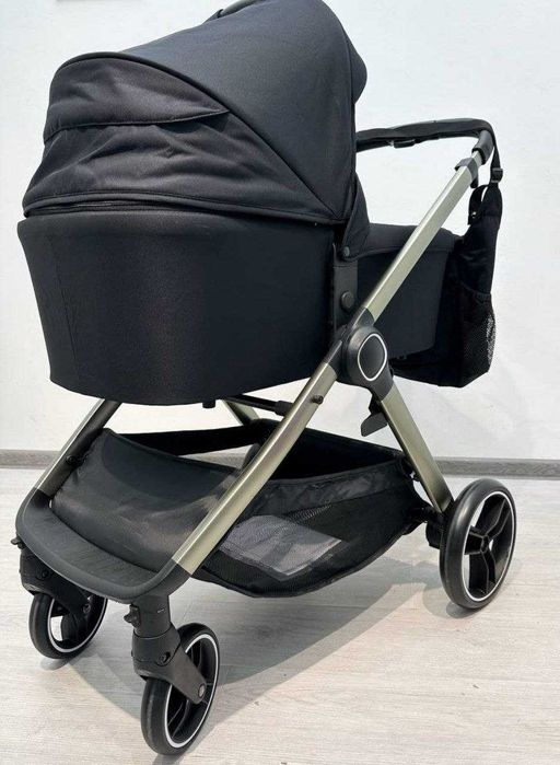 Коляска  Teknum 2в1 (чёрного цвета)