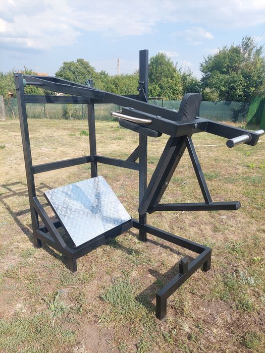 Фитнес уред за крака / pendulum squat  / хакен клек , лег преса