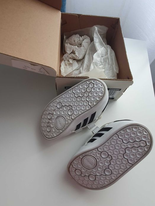 adidasi Adidas, noi, marimea 19 -