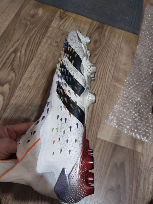 Продам бутсы белые размер 39