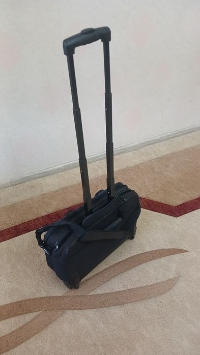 Чемодан дорожный