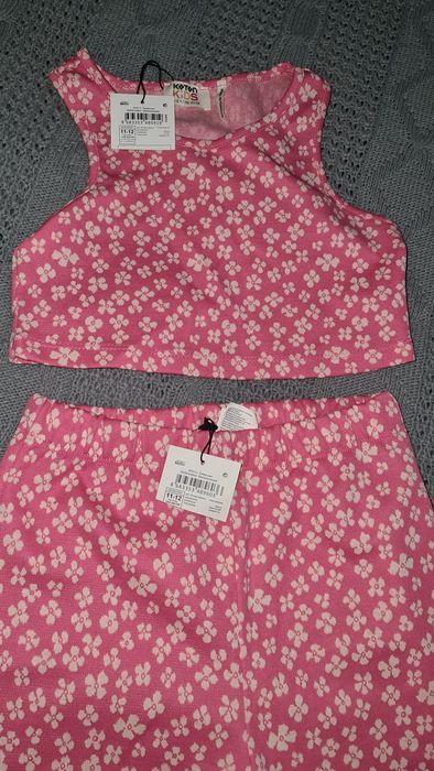 Костюм для девочки  двойка на 11-12 лет