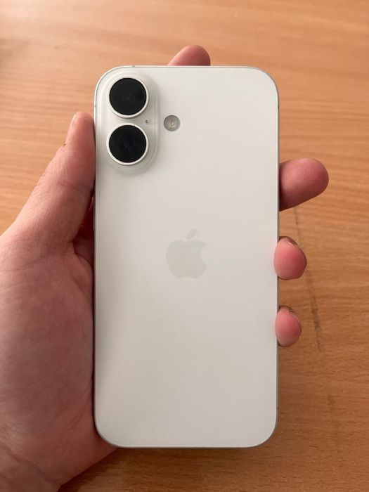 iPhone 16 в идеальном состоянии