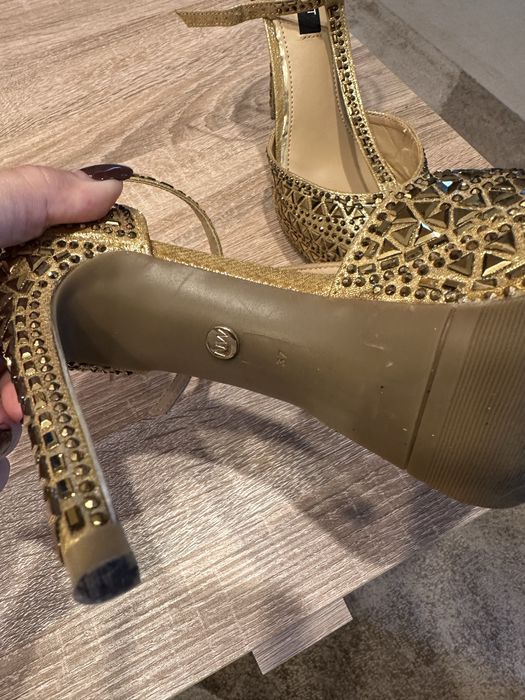 Sandale aurii Nine West