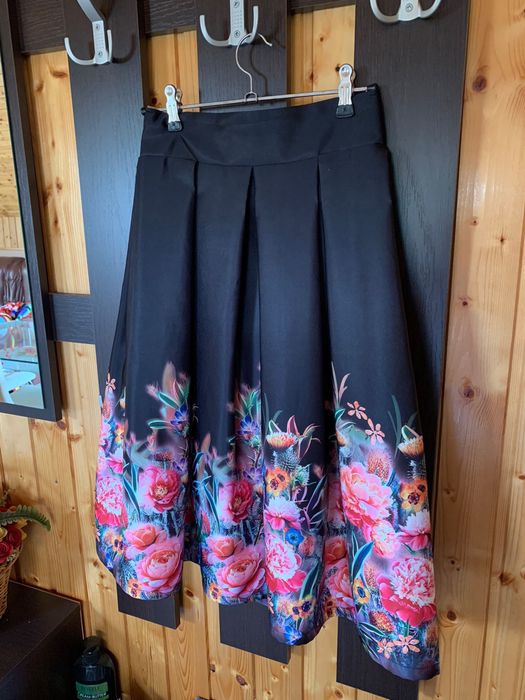 Fustă cu model floral