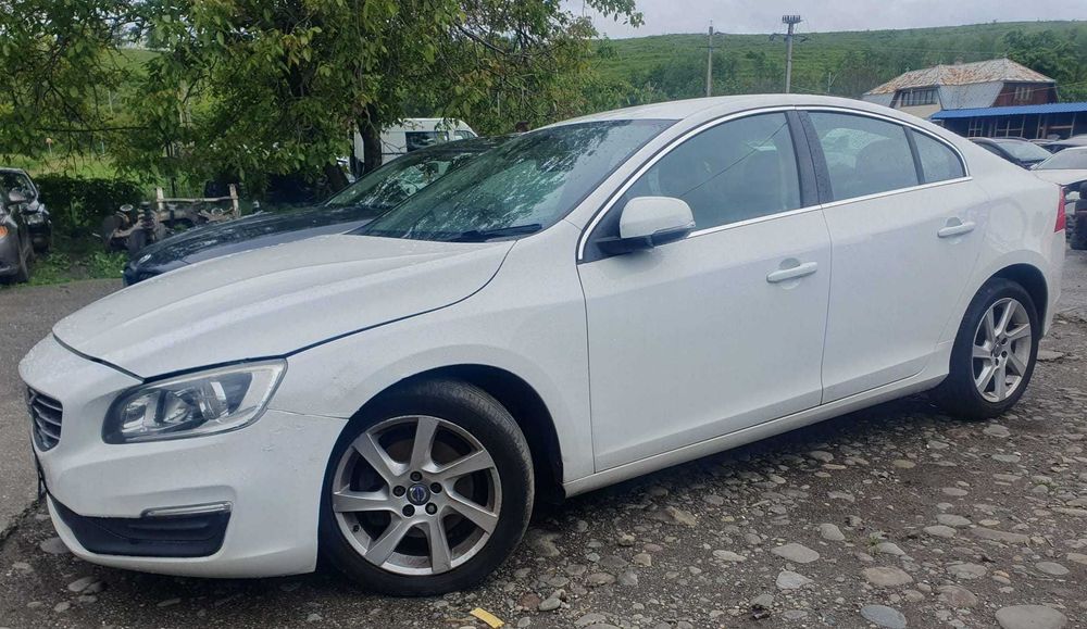 Dezmembrez Volvo S60 SE NAV D4 2.0D 2015