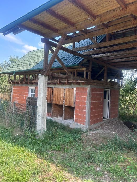 Casă Nouă + 5.760 mp Teren în Rădești, Argeș