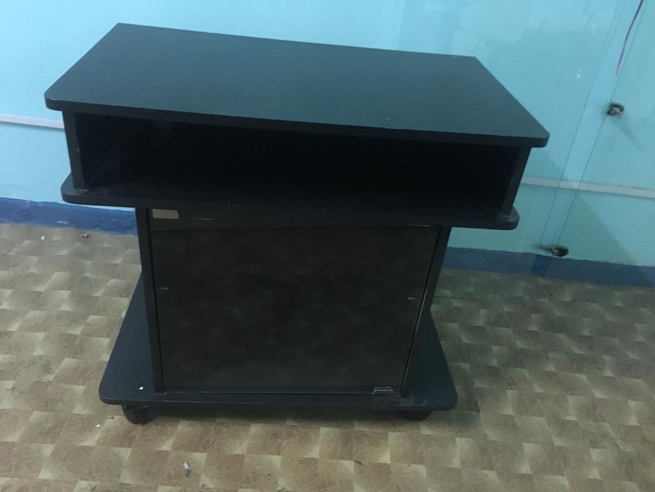 Продам телевизор с тумбой