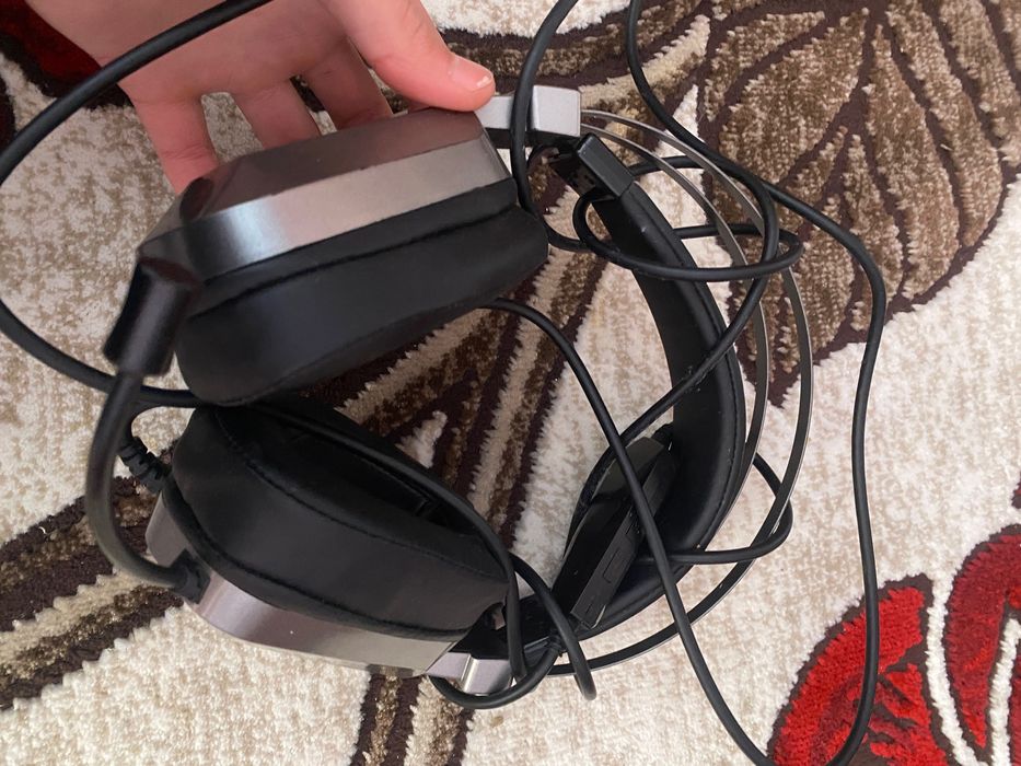 Vând ,căști ,tastatură ,joystick și mousepad