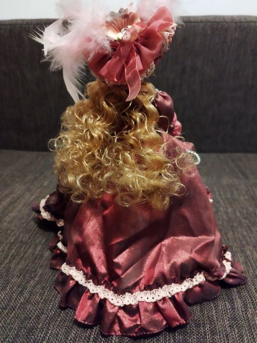 Păpușă cap de porțelan și umbreluță