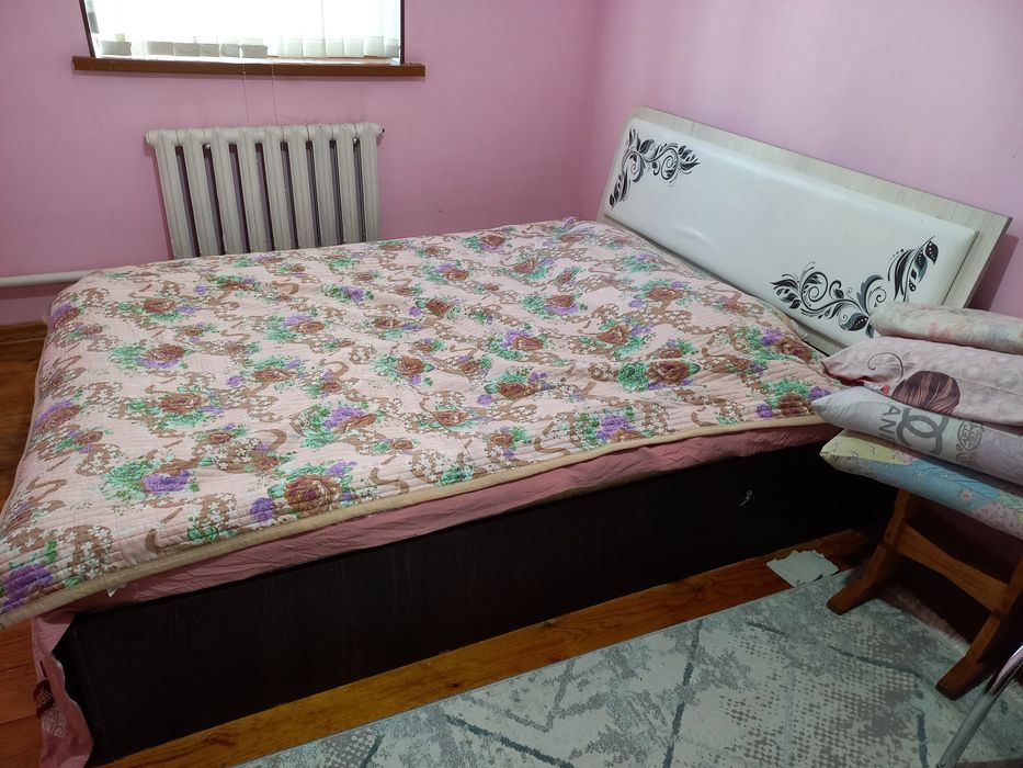 Кровать для спальни