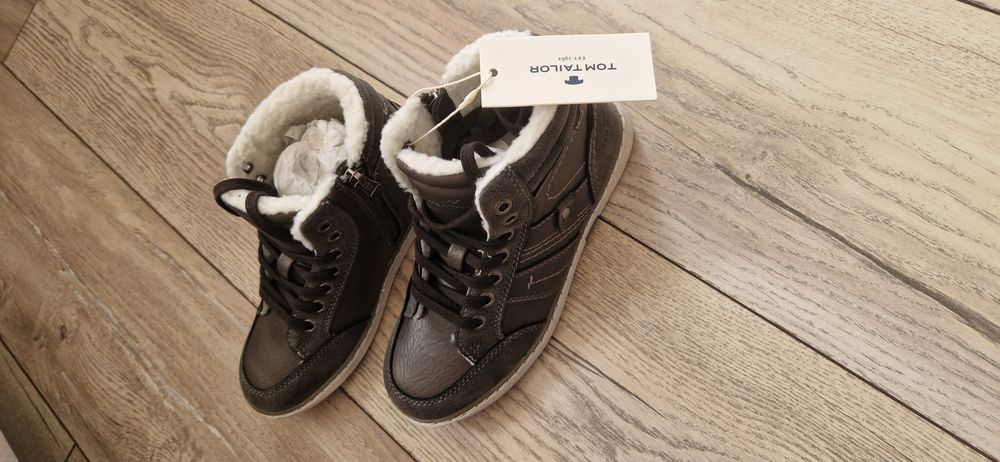 Маратонки Adidas, номер 32/33