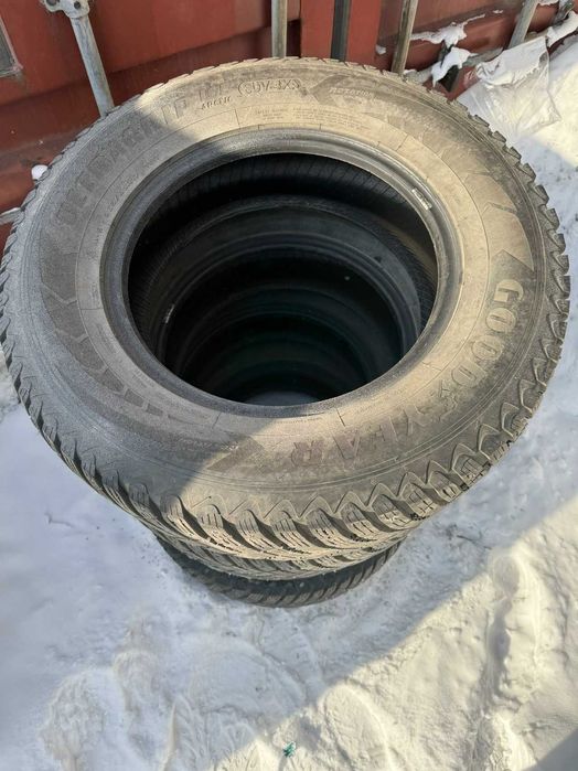 Зимние шины 265/65/17 Goodyear