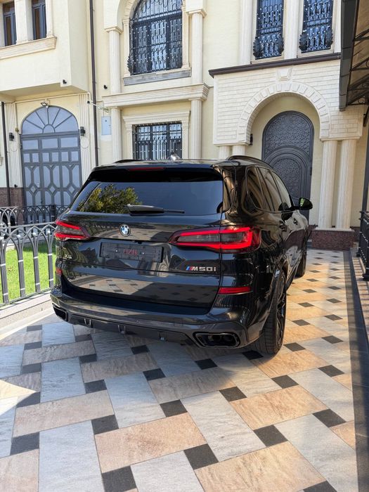 Продаю BMW X5 M50i