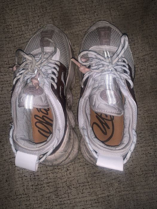Am o pereche de adidași de la Versace originali marime 40