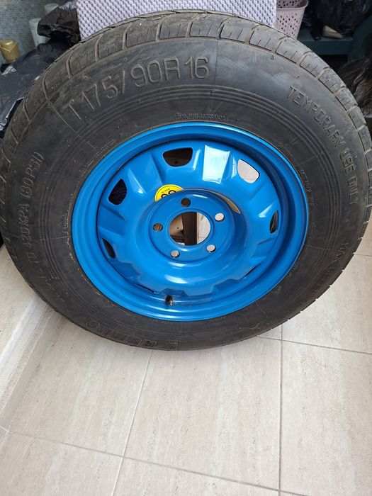 Резервна гума Т 175 90 R 16 за бус