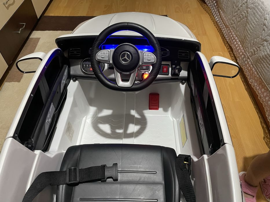Mașinuță electrică Mercedes-Benz pentru copii 12V – albă, stare perfecta